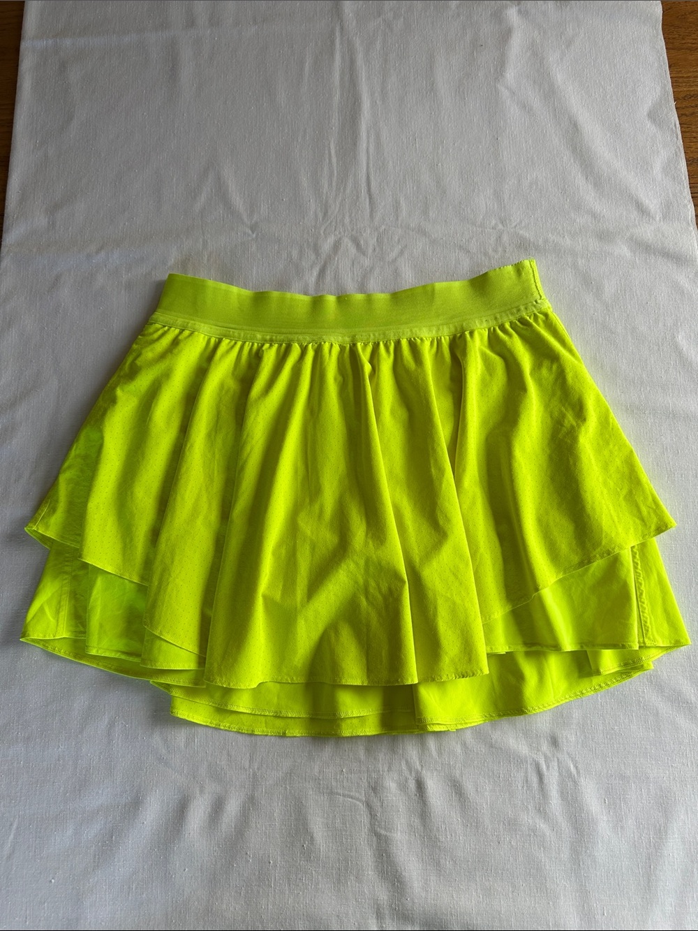 Lululemon Court Rival Perforated Skirt 12 Long Highlight Yellow